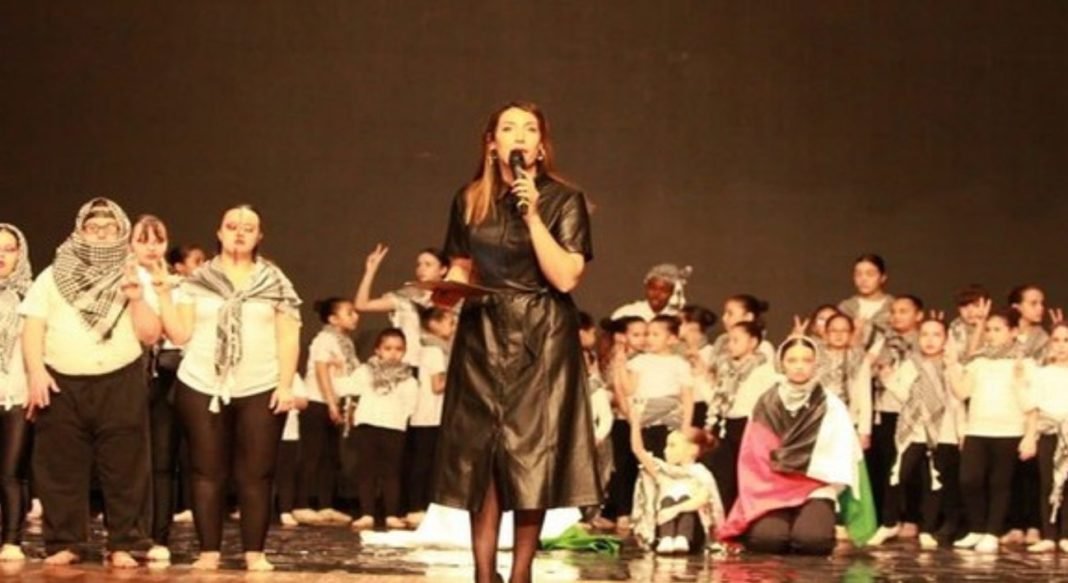Faiza Maameri au TNA d'Alger. Faiza Maameri présente le ballet lyrique