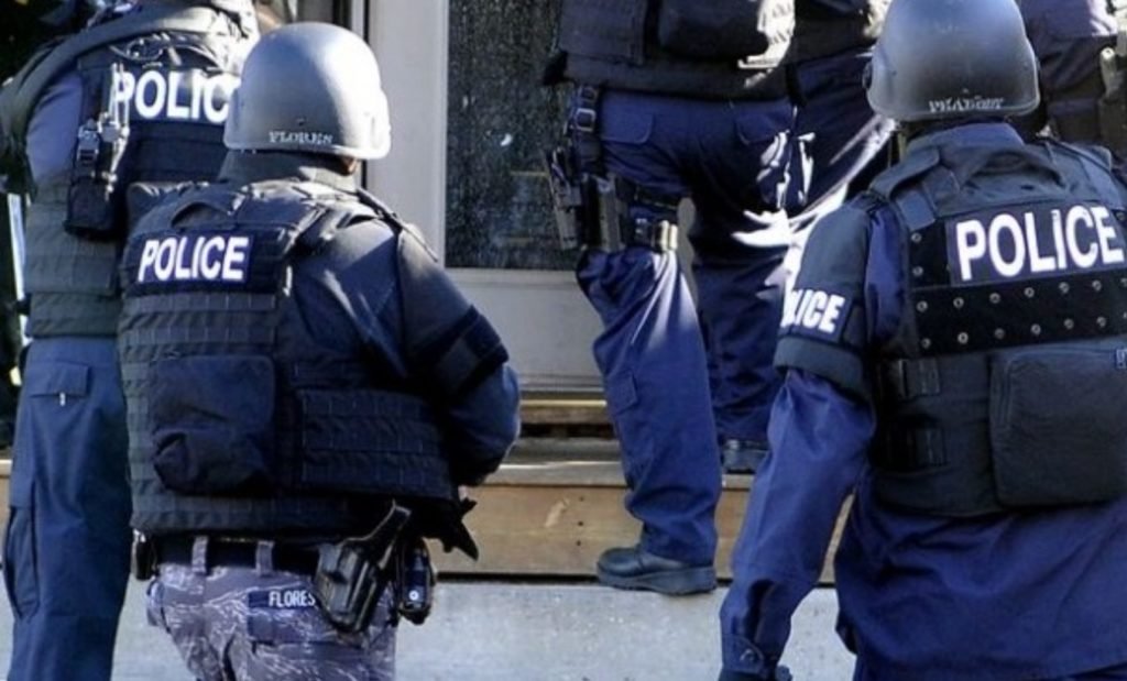 France : un homme qui «menaçait» des policiers avec une «lame de boucher» tué à Paris