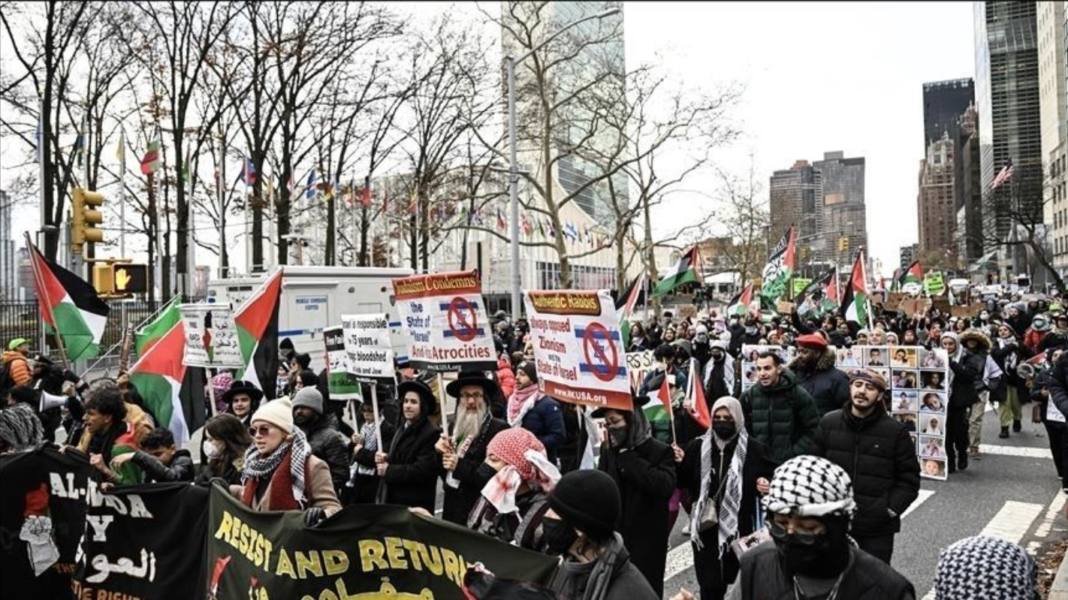 Chrétiens, musulmans, juifs et indous marchent ensemble pour Gaza Etats-Unis : Des musulmans, des chrétiens et des juifs à New York prient pour Gaza
