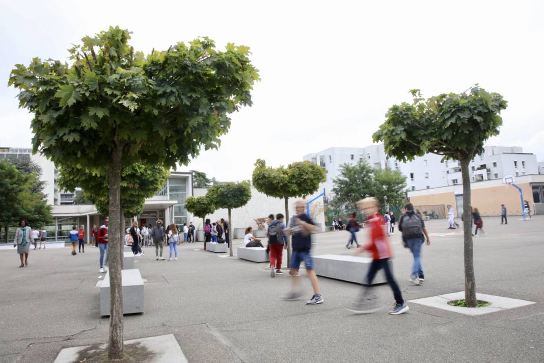 Menaces d'attentat et vidéo de décapitation envoyées à des lycées en France
