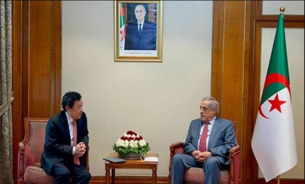 Le Premier ministre Nadir Larbaoui et le DG de la FAO Qu Dongyu.