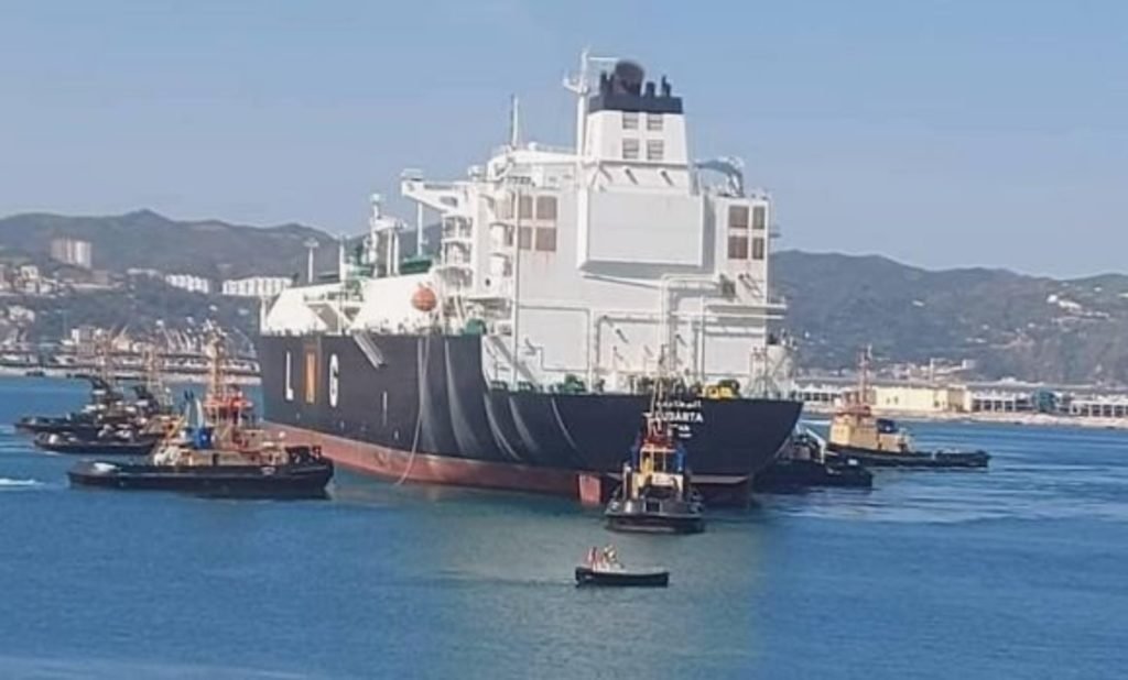 Port pétrolier de Skikda : accostage et amarrage réussis du méthanier "Ougarta"