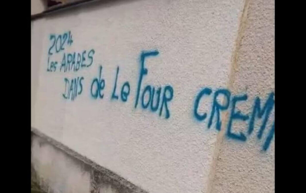 Tag «les Arabes dans le four crématoire » : le CFCM condamne