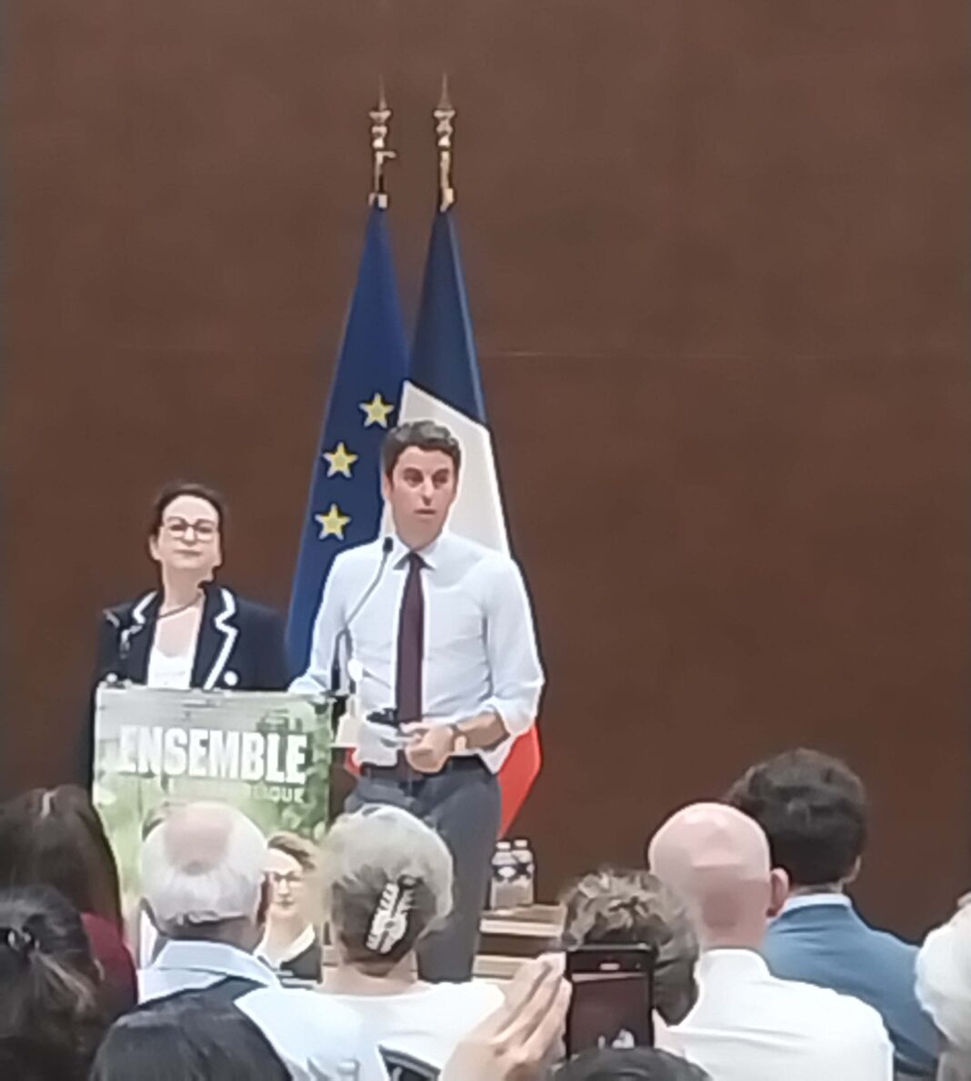 Législatives : Gabriel Attal en campagne à Issy-les-Moulineaux