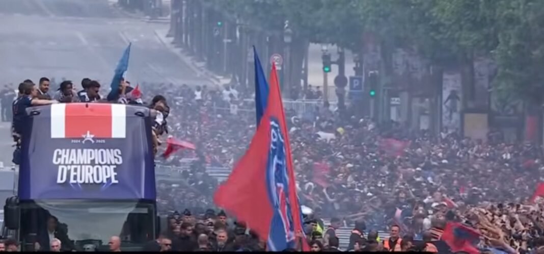 Paris accueille ses héros Paris accueille ses héros