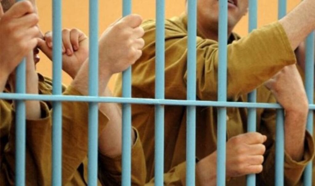 tebboune accorde grâce détenus