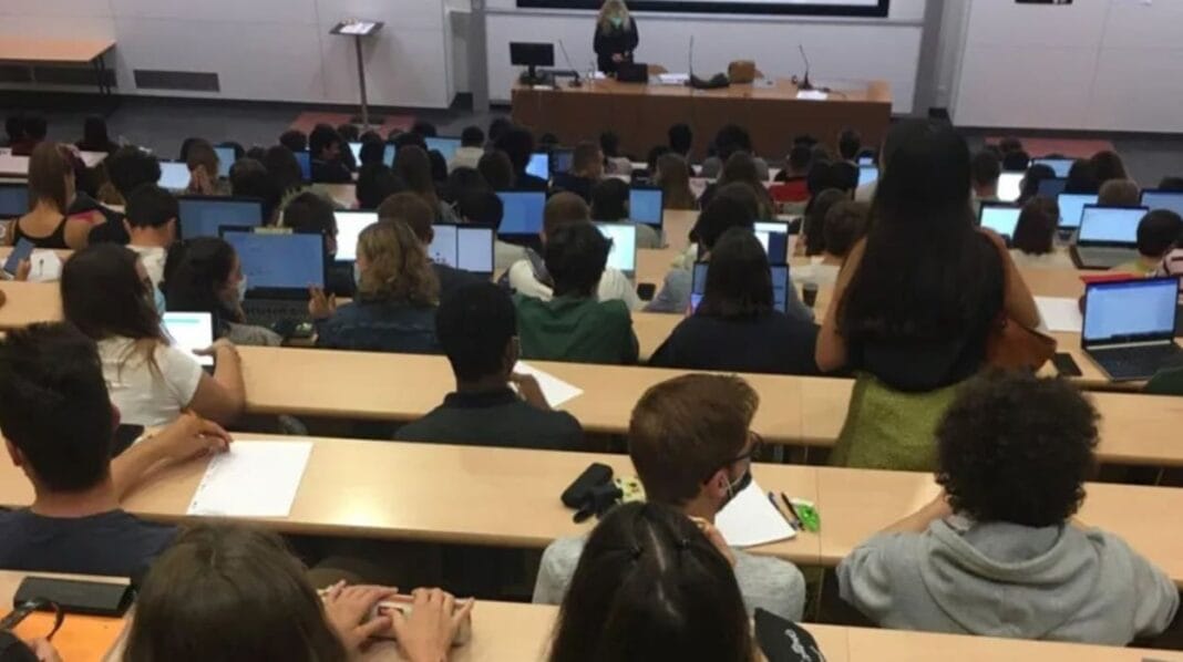 Étudiants étrangers hausse des frais de scolarité